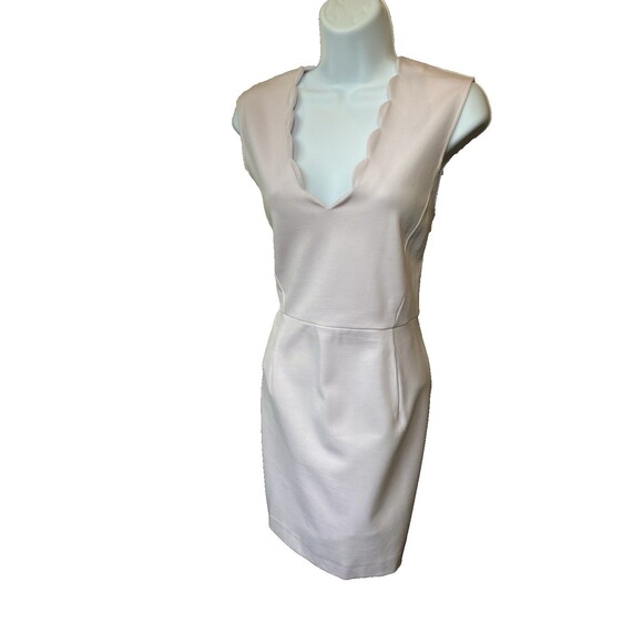 French Connection Dresses & Skirts - French Connection Size 8 Lula Scalloped V Neck Dress Stretch Sheath
